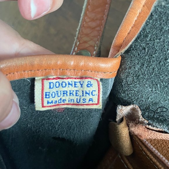 Dooney and Bourke Vintage Flap Black Brown Leather Adjustable Crossbody Bag - Picture 8 of 13